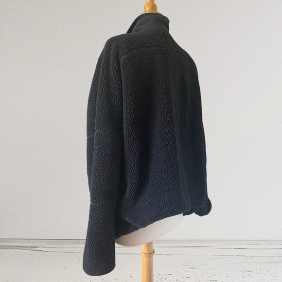 Women’s Banana Republic Black Fleece Jacket - Picture 2 of 4